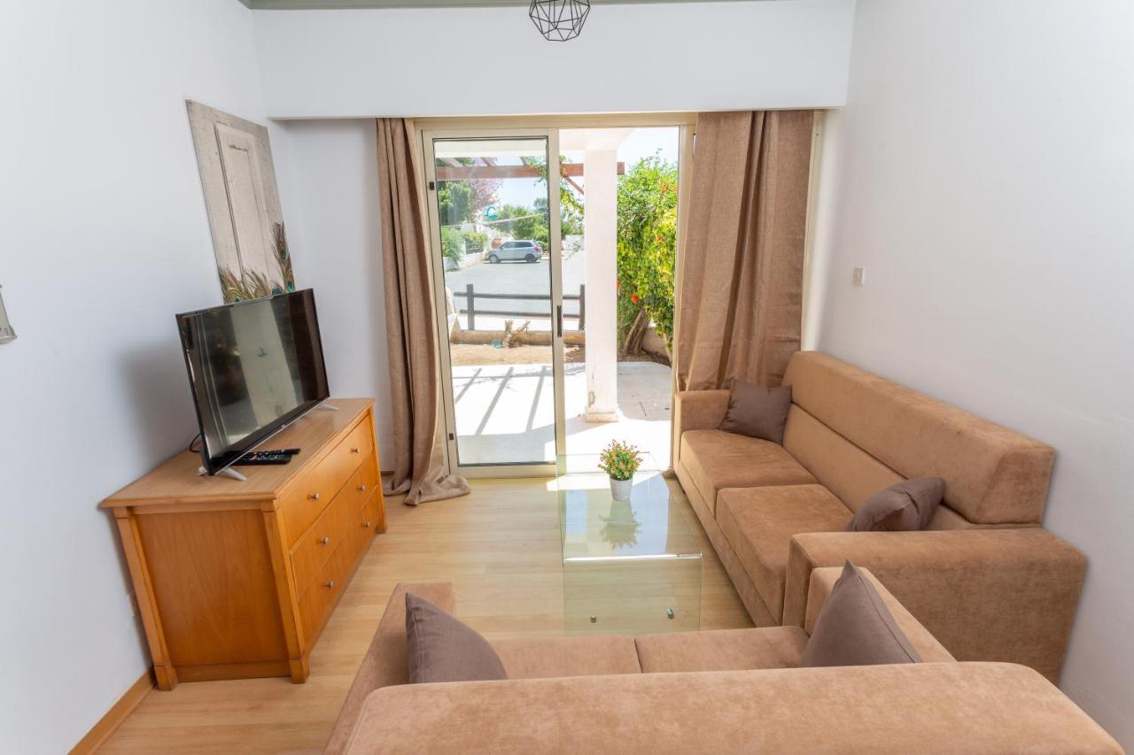 Always Welcome! Near Beach, Cml Swimming Pool Paphos Exteriör bild